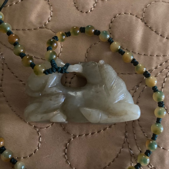 Chinese jade carving of a reclining horse with a monkey on it's back, see video - Picture 7 of 13